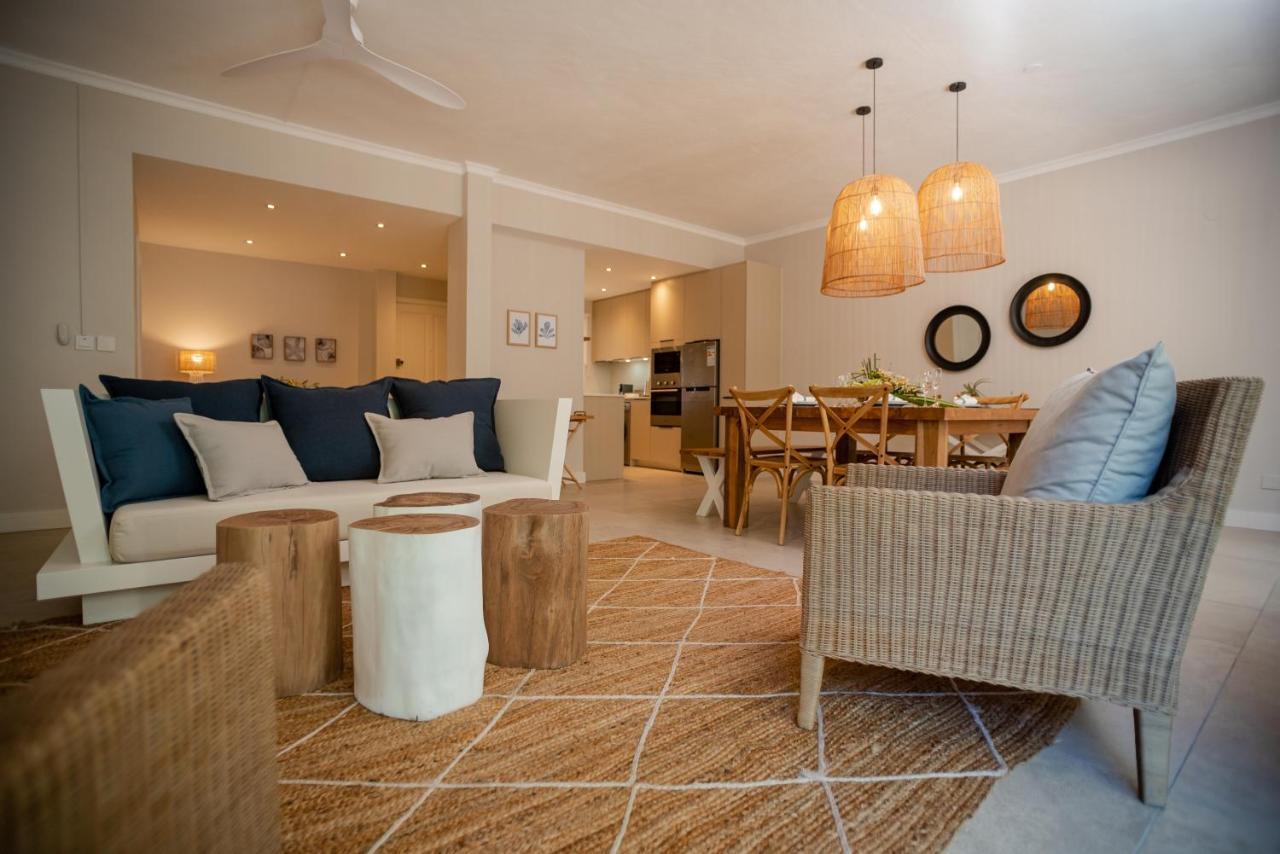 Blue Coral Beachfront Penthouse Flic-en-Flacq Exteriör bild