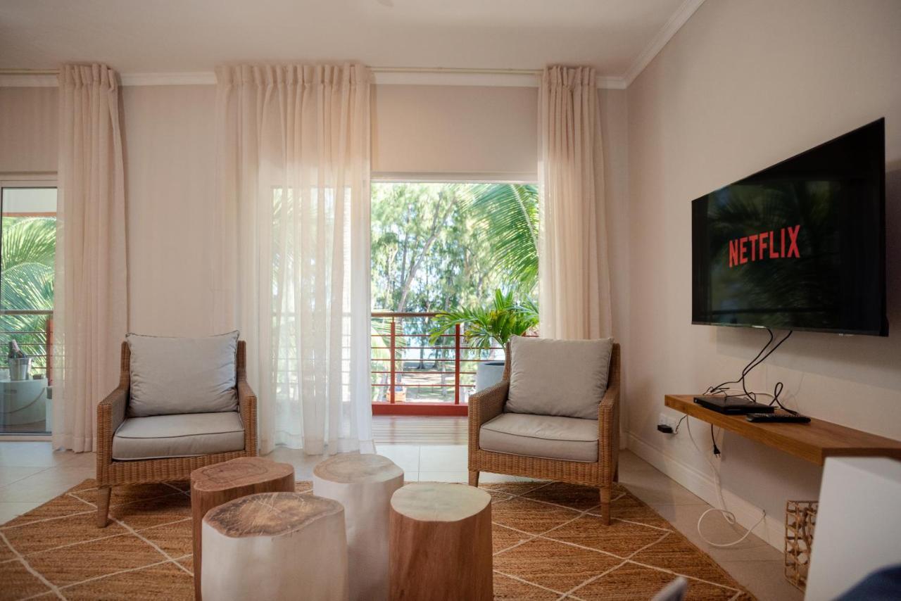 Blue Coral Beachfront Penthouse Flic-en-Flacq Exteriör bild