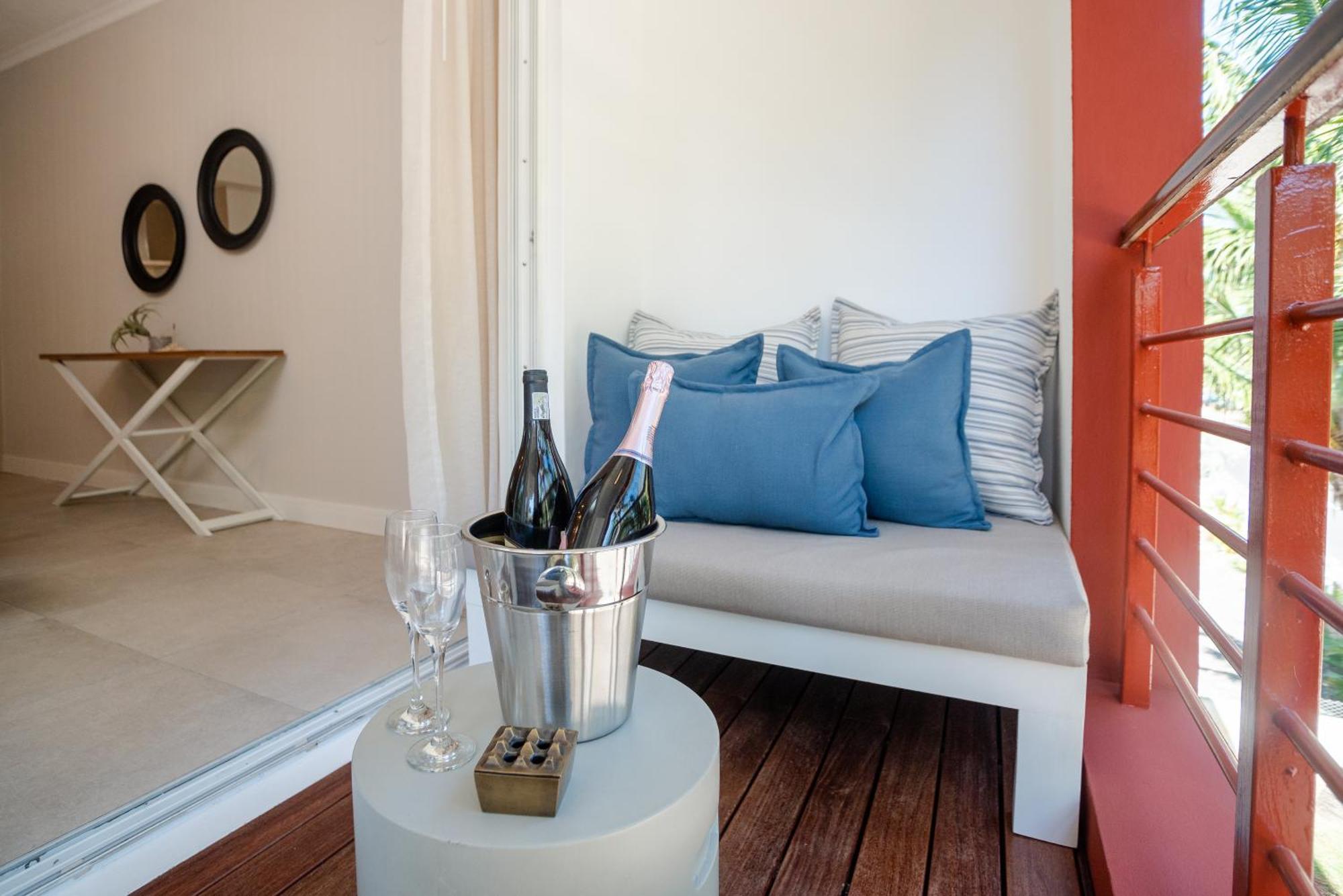 Blue Coral Beachfront Penthouse Flic-en-Flacq Exteriör bild